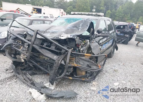 2016 Ford Police Interceptor z USA, uszkodzony, nr VIN 1FM5K8AR4GGD30524